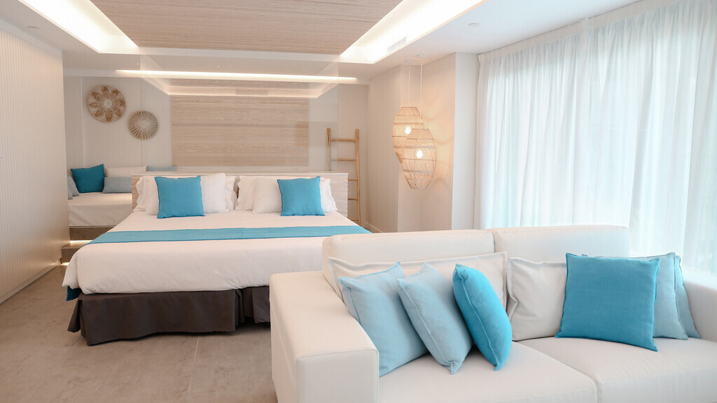 OCEAN4 SUITE WITH HYDROMASSAGE & TERRACE SEA VIEW 